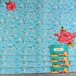 The Pioneer Woman Sweet Rose Set of 4 Embroidered Reversible Placemats NWT